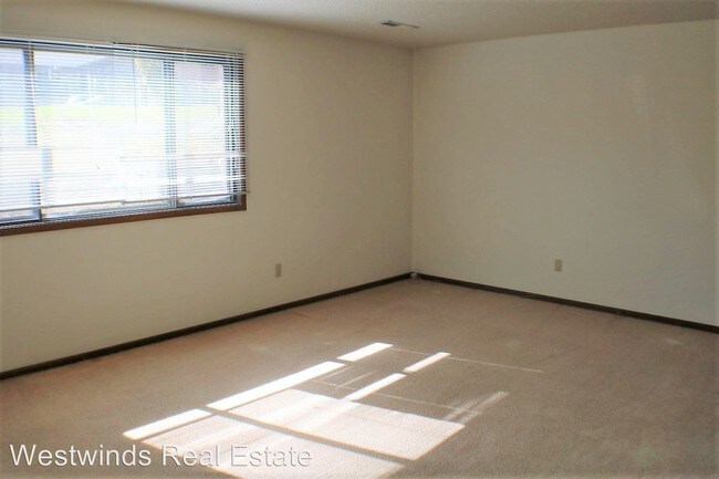 Building Photo - 814 Oakcrest St