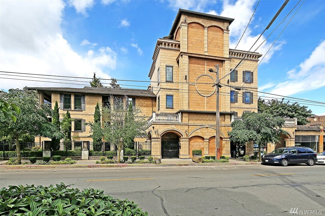 Foto principal - 745 Bellevue Ave E