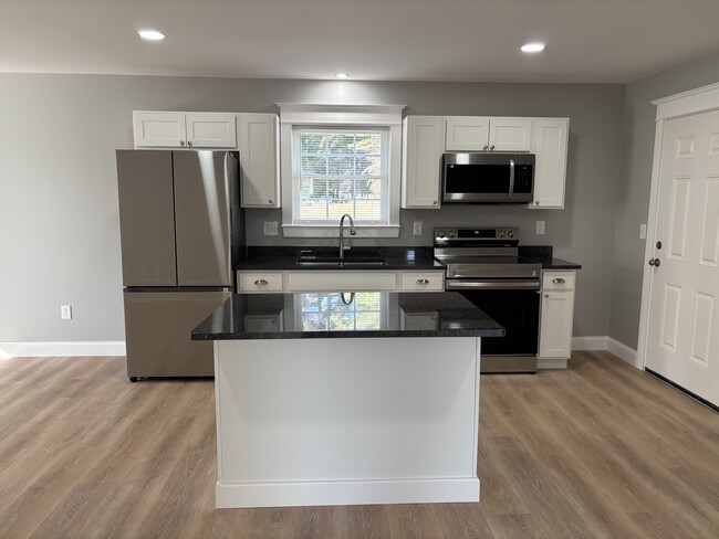 Building Photo - 1123 Main St