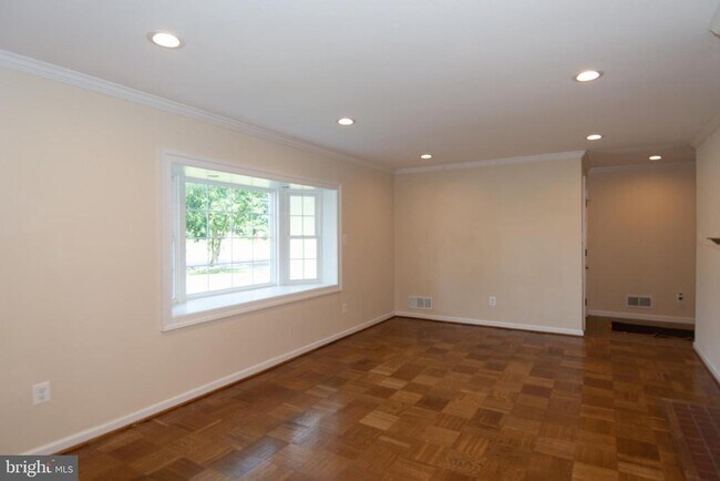 Foto del edificio - 6400 Japonica St