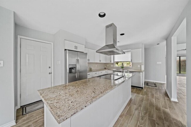 Foto del edificio - 15618 Pine Mountain Dr