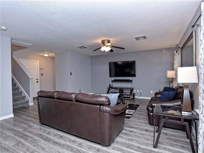 Foto del edificio - 251 Black Forest Rd