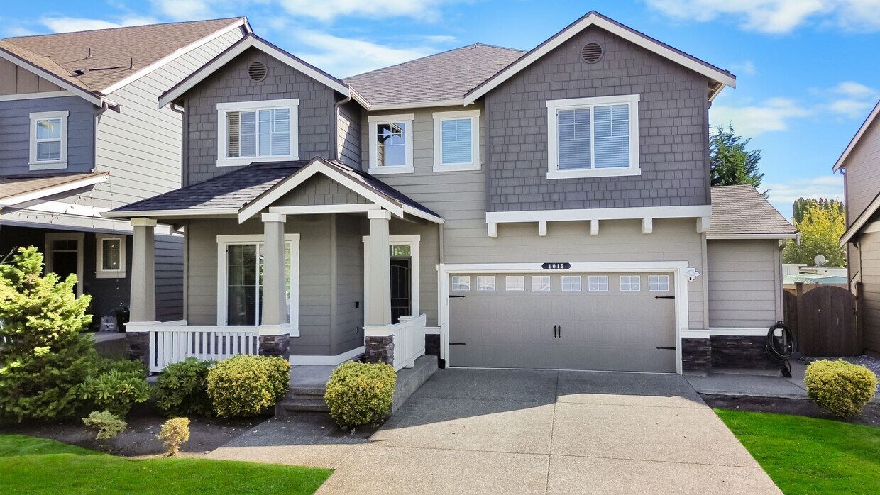 Foto principal - Downtown Puyallup 4 bedroom + Bonus + Office