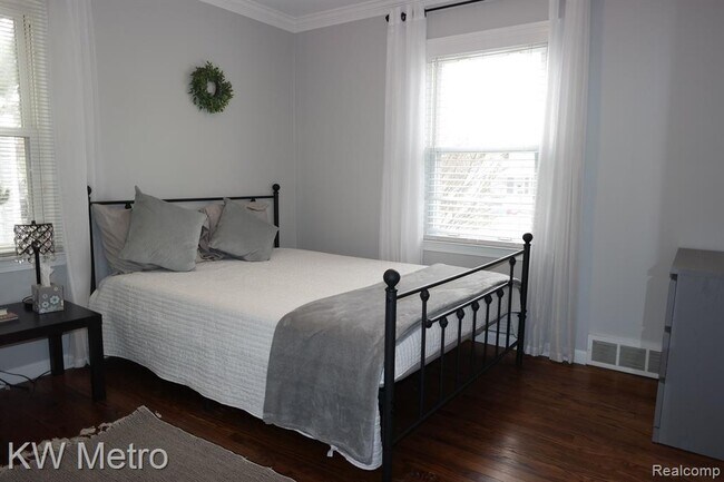 Foto del edificio - 1586 W Saratoga St
