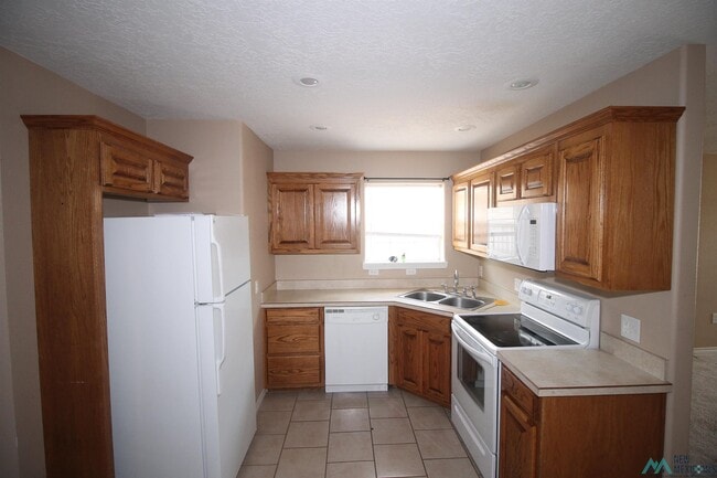 Building Photo - 708A Bison Rd