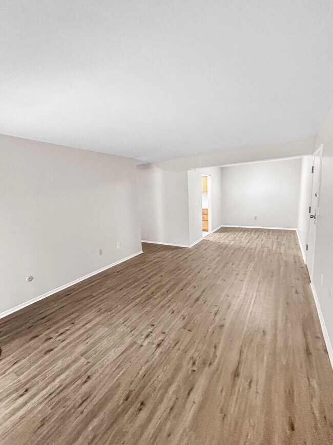 Foto del edificio - One Bedroom Condo in Moon Township!!