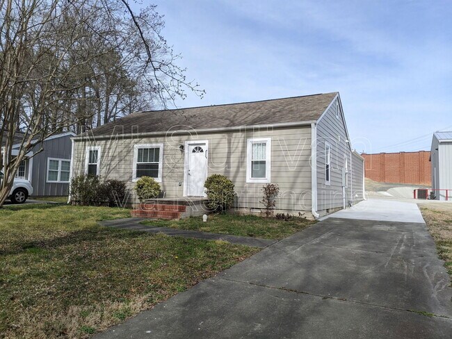 Building Photo - 2128 Sovereign St