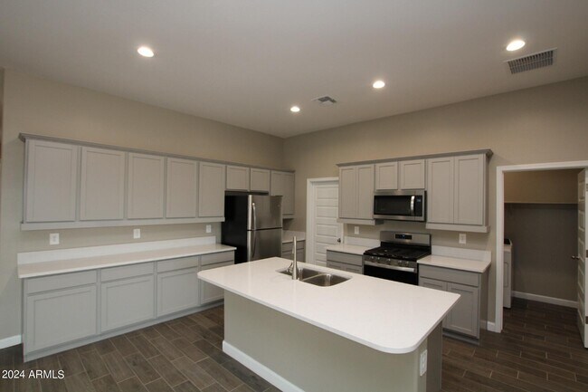 Foto del edificio - 40774 W Sunland Dr