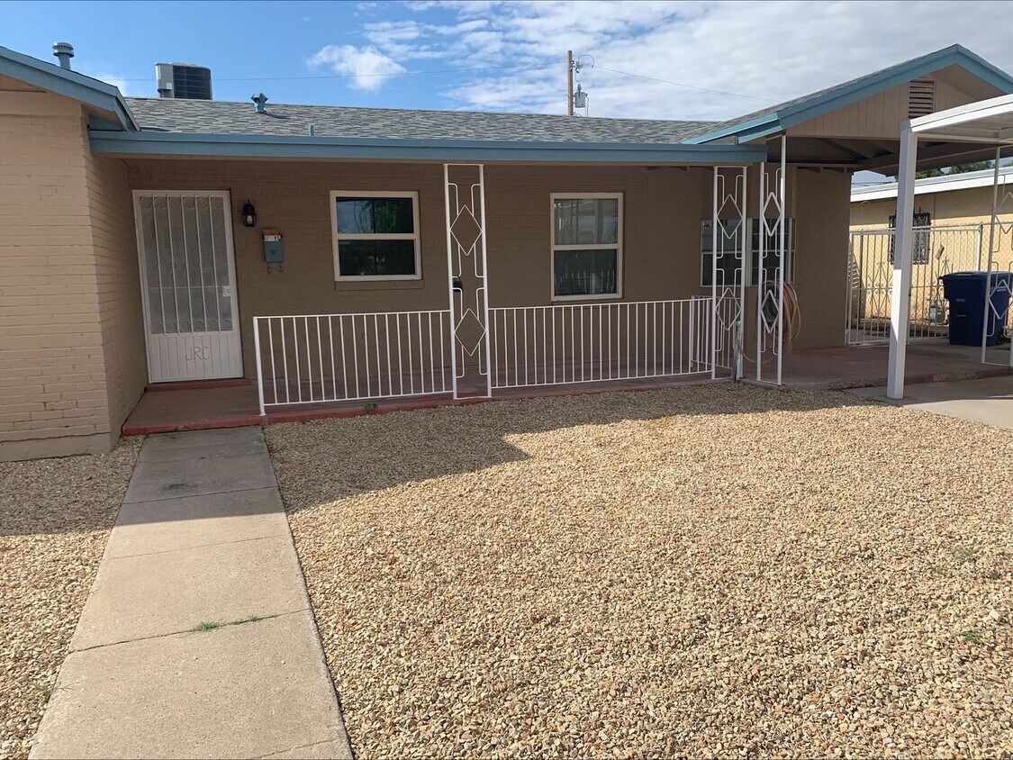 Primary Photo - Charming 2 Bed/1 Bath Cottage