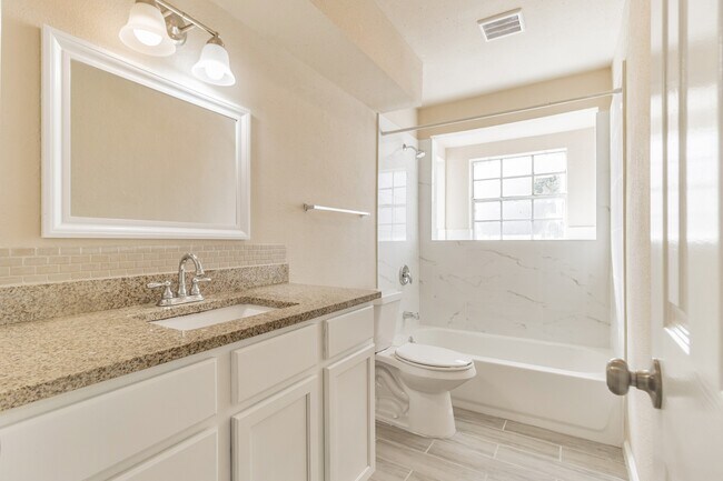Foto del edificio - 6815 Beachwood St