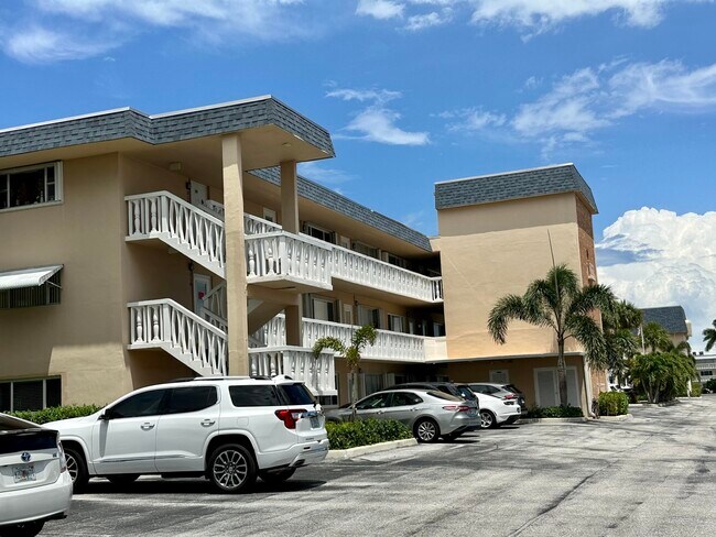 Building Photo - 131 Doolen Ct