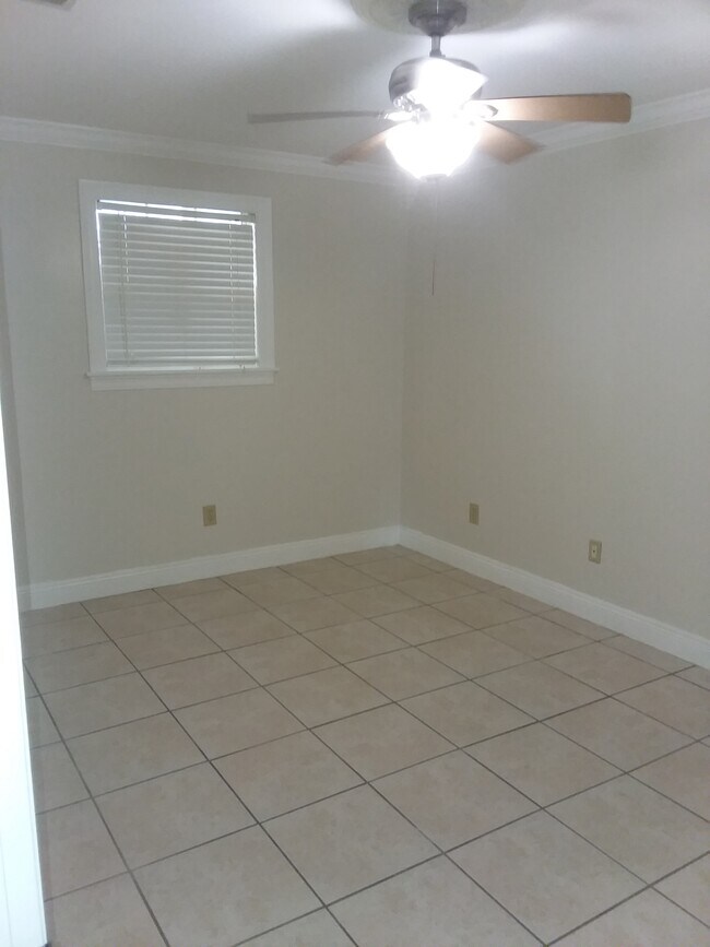 Bedroom - 629 Alvar St