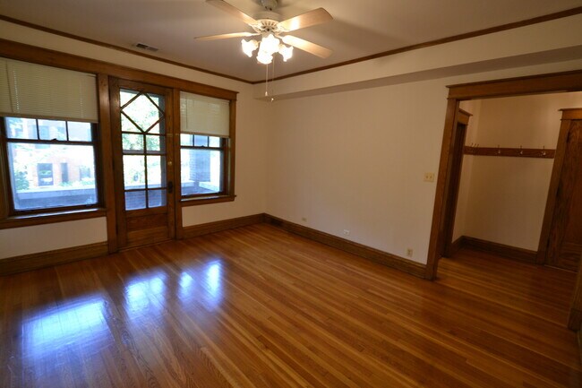 Foto del edificio - 3767 N Lakewood Ave