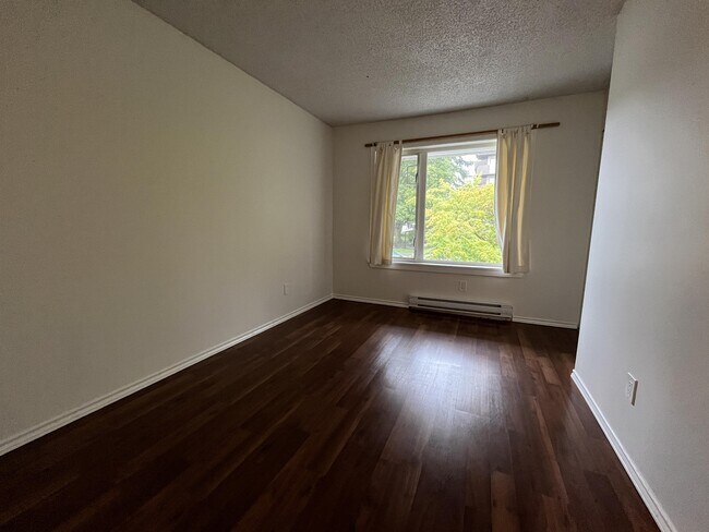 Building Photo - 5025 Sanders St