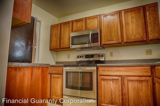 Building Photo - 3 br, 3 bath Apartment - 60 Charleston Court