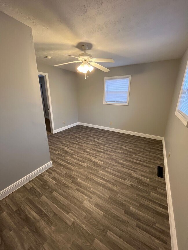 Foto del edificio - 3 Bedroom 1 Bathroom Single Family Home with yard