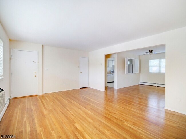 Foto del edificio - 2467 NJ-10