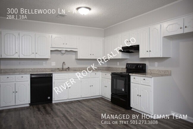 Building Photo - 300 Bellewood Lane - unit A - LEASE PENDING