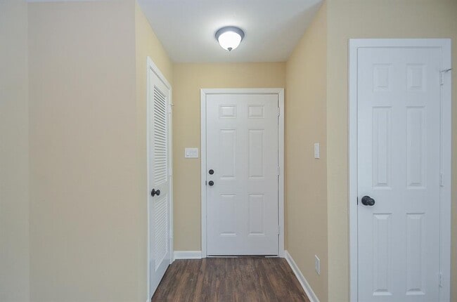 Building Photo - 5807 Cebra St