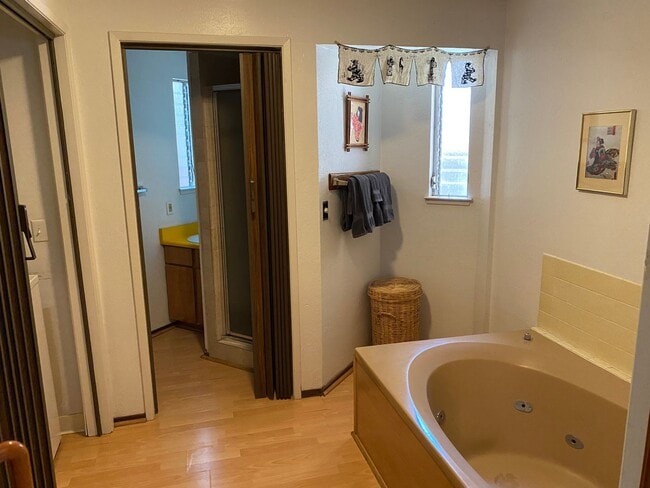 Building Photo - Seasonal Furnished Rental