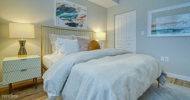 Building Photo - 3 br, 2.5 bath  - 125 NW 108th Ave  TOWNHOUSE