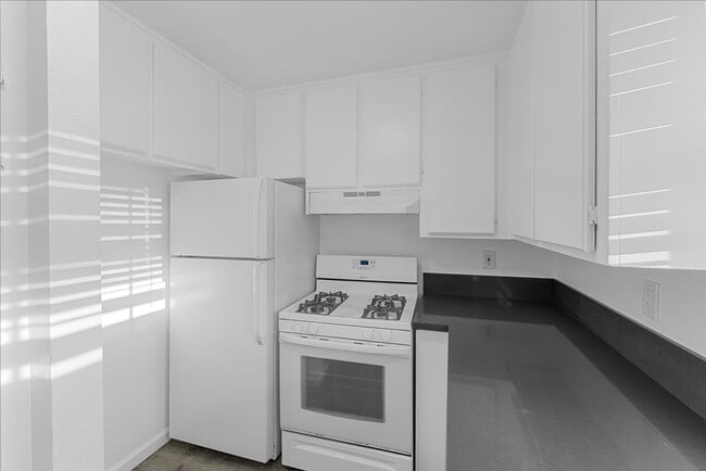 Building Photo - 350 Tile Ave