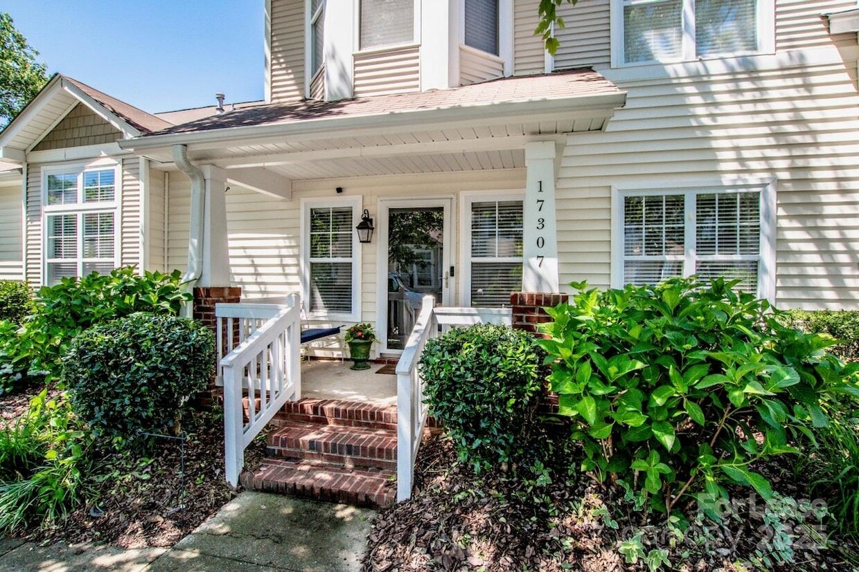 Foto principal - 17307 Villanova Rd