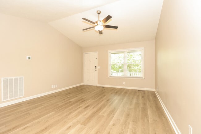 Building Photo - 415 Country Village Dr