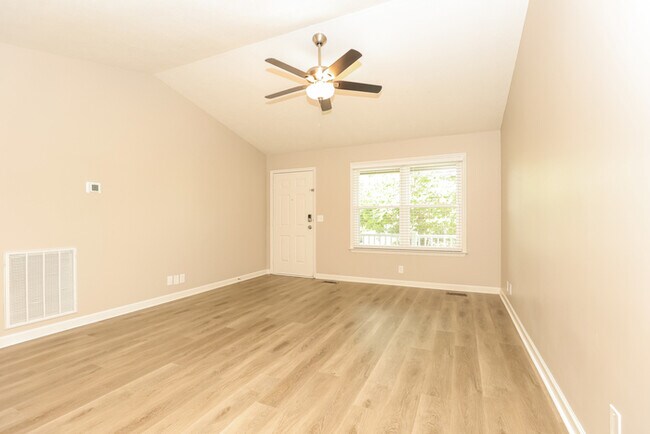 Foto del edificio - 415 Country Village Dr