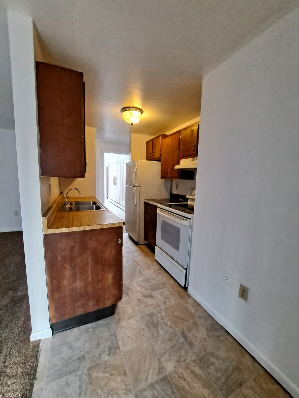 Building Photo - 132 Imperial Ct
