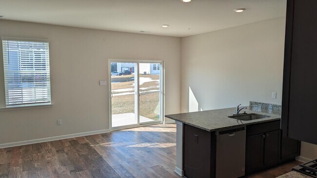 Foto del edificio - 560 Locust Run Dr