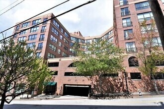 Building Photo - 115 W Peachtree Pl NW