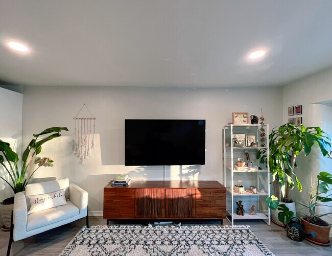 Foto del edificio - 3175 McDowell St
