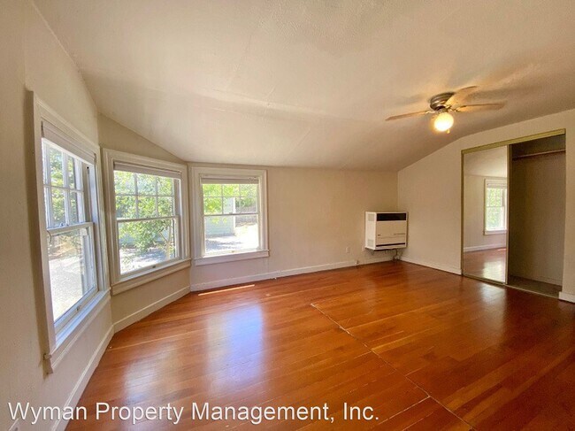 Building Photo - 2137 Oak St