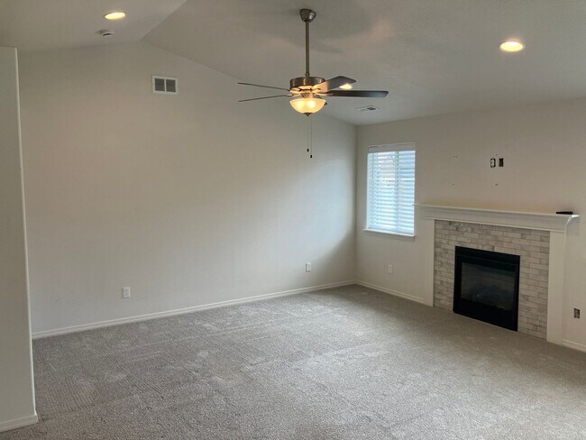 Foto del edificio - 2023 Three Bedroom Home in Dallas