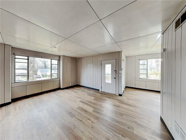 Foto del edificio - 832 Burchill St SW