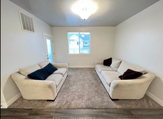Building Photo - 14659 S Bloom Dr