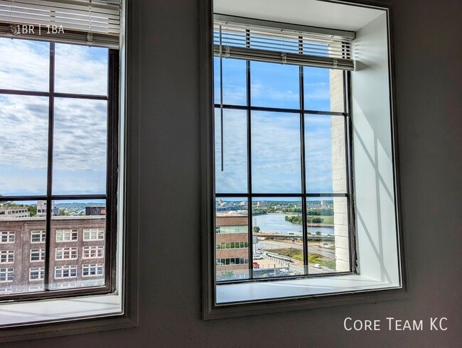 Foto del edificio - Top floor loft with river view!