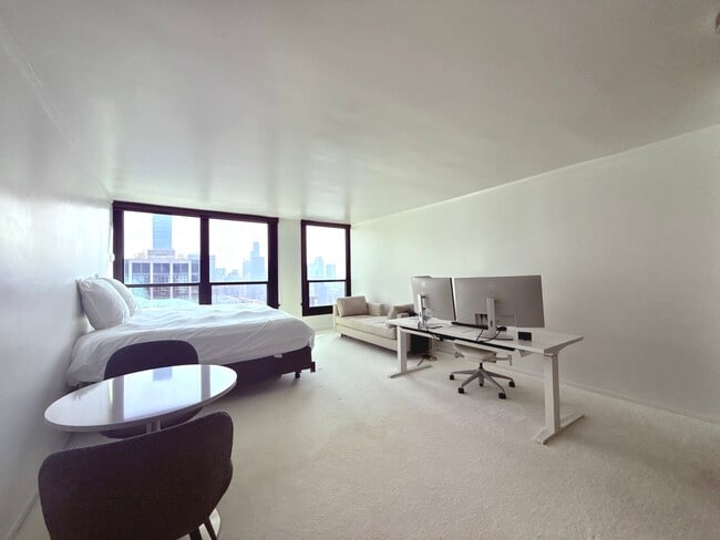 Foto del edificio - 1030 N State St