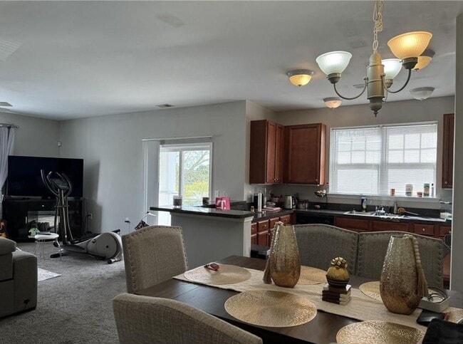 Building Photo - 2 BED /  2 BATH CORNER UNIT CONDO