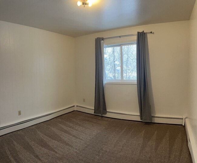 Foto del edificio - 537 E 24th Ave