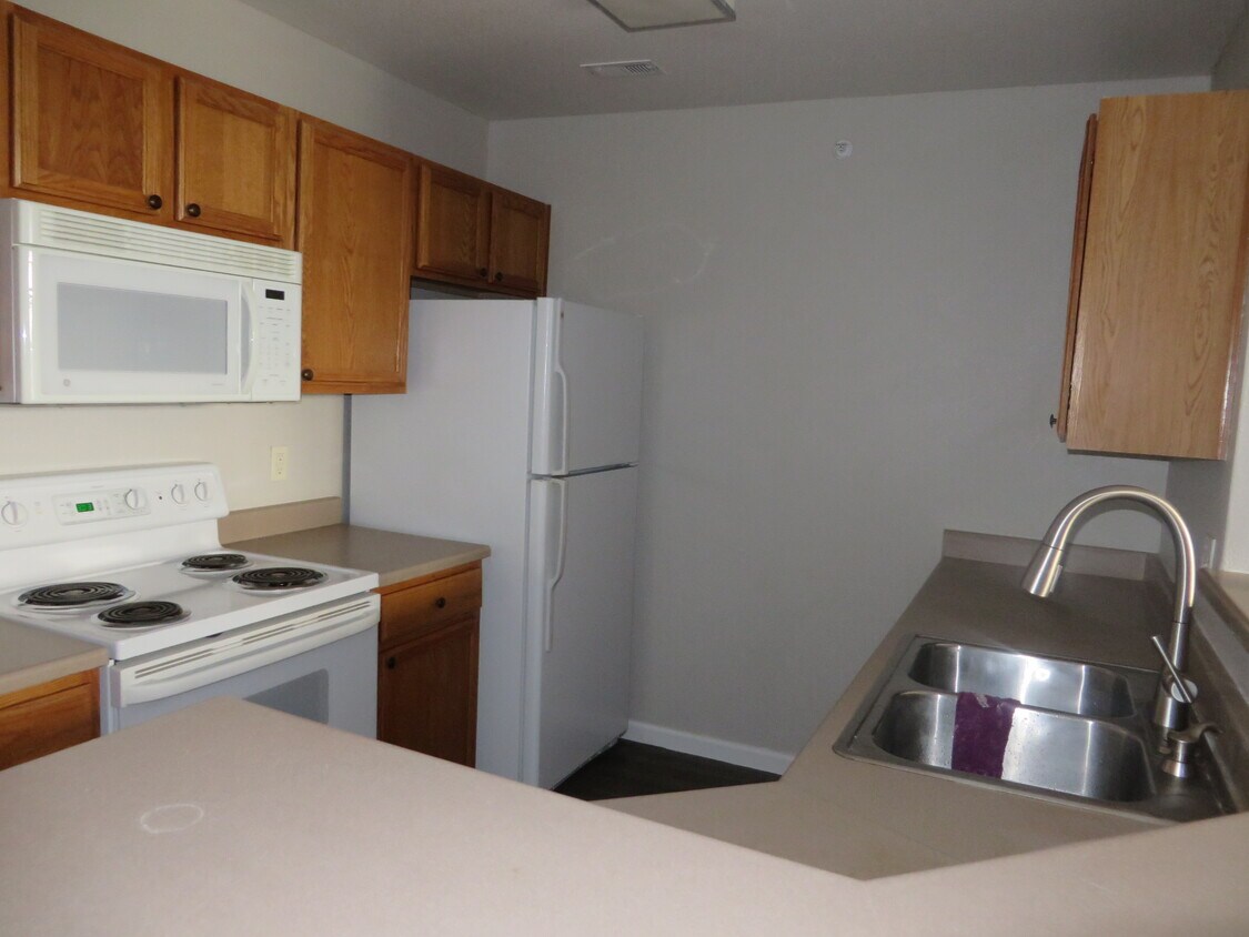 Kitchen - 7440 S Blackhawk St