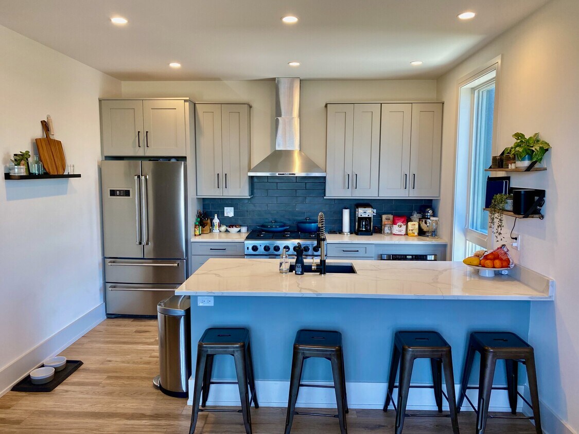 4540 N Ravenswood 4540 N Ravenswood Ave Chicago, IL Apartments for