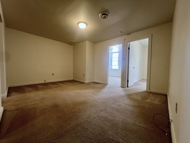 Photo - Fantastic Oakland 2Br! Great Location on t... Apartment
