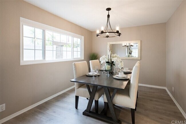 Foto del edificio - Impeccable 4BR 2.5BA Home with Pool, Near ...