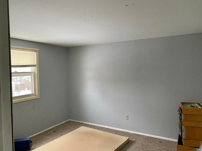 Building Photo - 621 W Brickville Rd