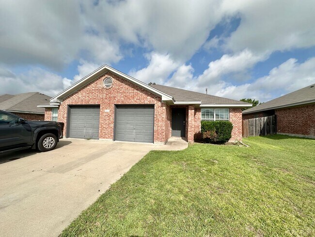 Building Photo - 6410 Temora Loop