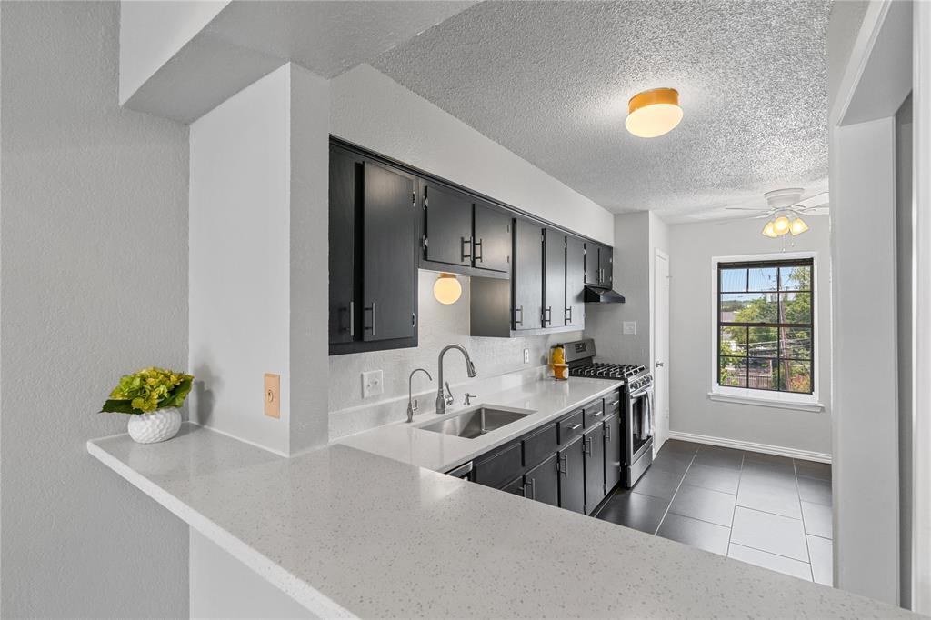 Foto principal - 2425 Ashdale Dr