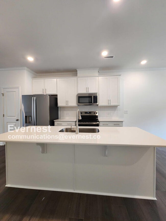 Foto del edificio - 1540 Crescent Townes Wy
