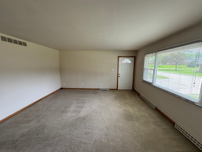 Livingroom - 270 Kenridge Rd